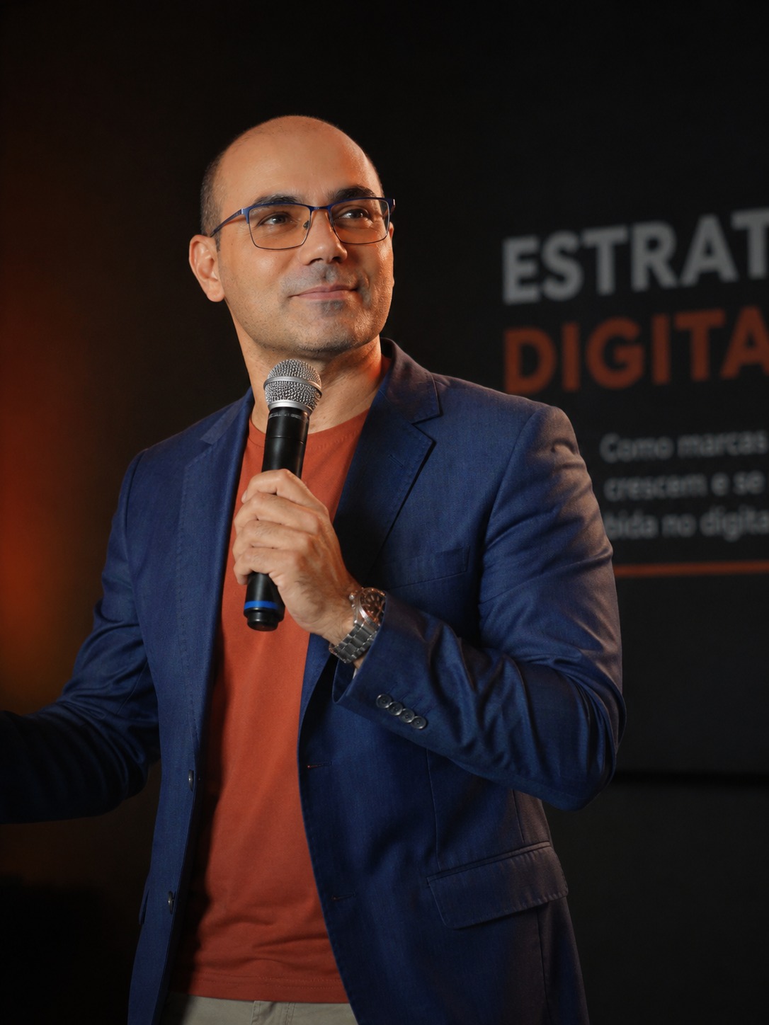 Everton Vitorato, estrategista e diretor da MetaMercado, palestrando